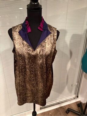 T Tahari Brown Snake-Print Sleeveless V-Neck Top with Navy & Magenta Collar